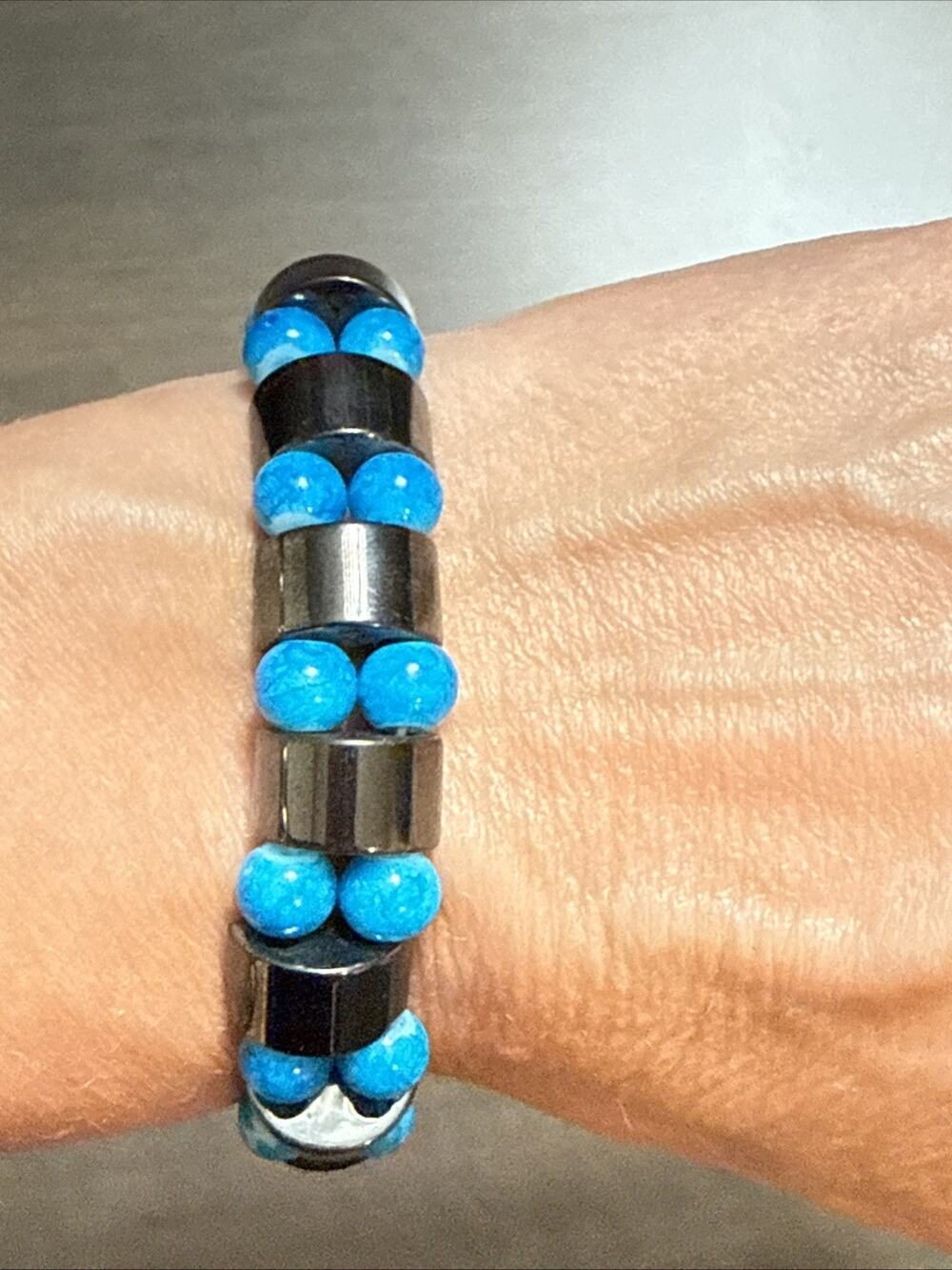 Hematite Beaded Turquoise Accent Stone Magnetic Stretch Bracelet 7.5 Inch Womens
